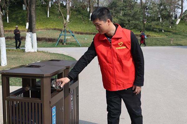 第一黨支部黨員“充電”忙！